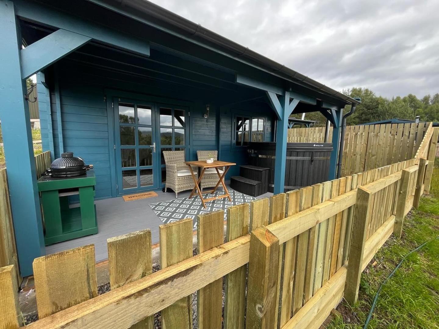 Retreat Hot Tub Highland Cabin インヴァネス エクステリア 写真
